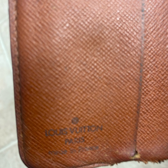 Louis Vuitton authentic bi fold wallet with coin zipper - Picture 10 of 13